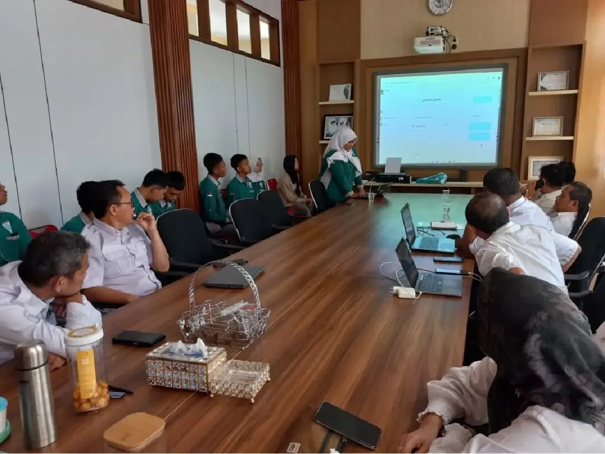 Aplikasi SIMPEL Inovasi TEFA RPL untuk Optimalkan Pengelolaan PKL