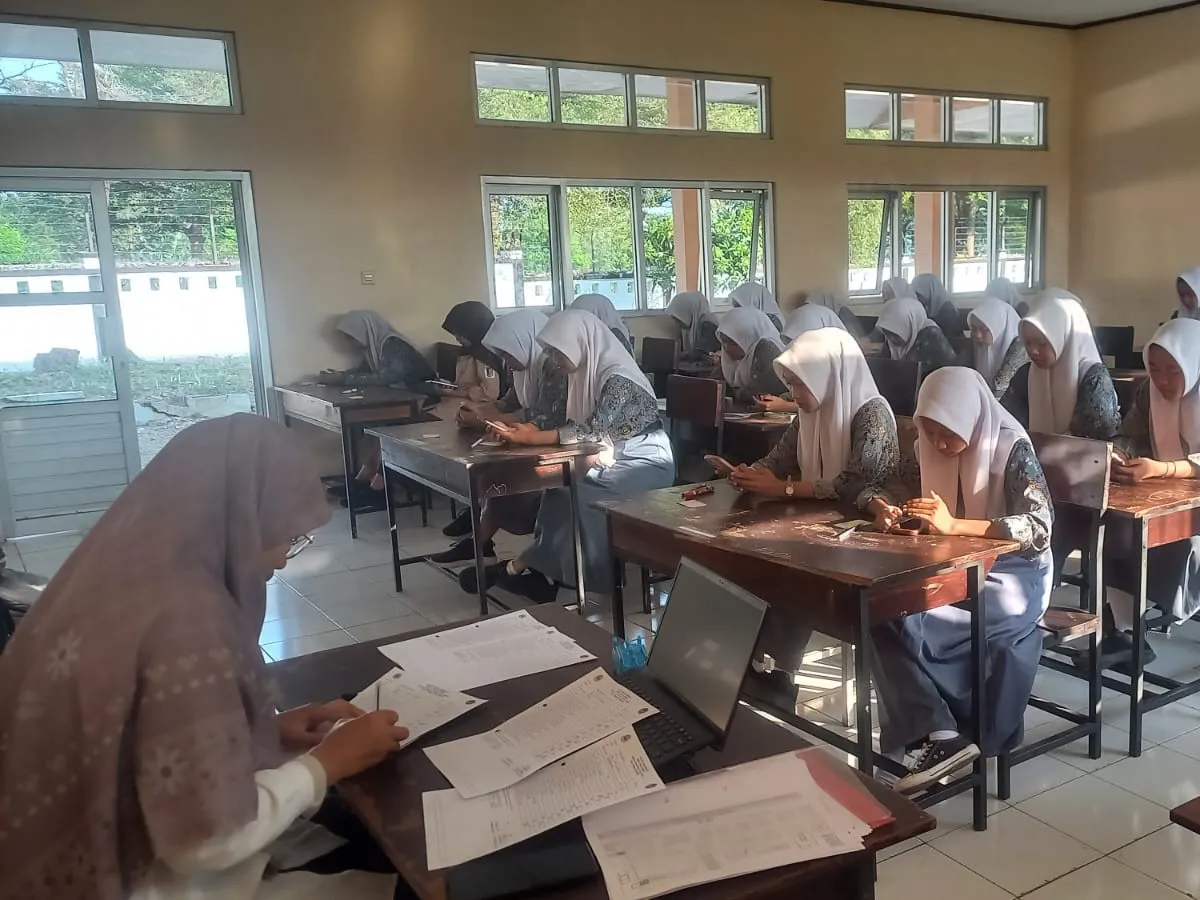 Pelaksanaan ASAT Hari Kedua di SMKN 1 Majalengka Berjalan Tertib dan Kondusif